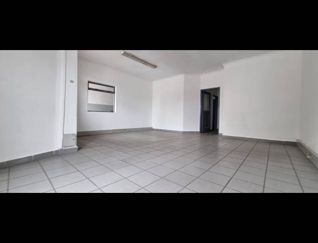 656M² WAREHOUSE TO LET IN AIRPORT INDUSTRIA